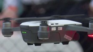 Статуи на Буда в пещерите Лонгмен, окъпани в златист блясък