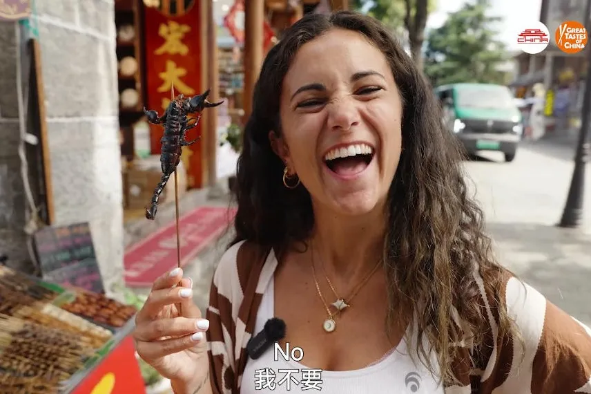 Възприемане на оживения местен живот по време на пътуване