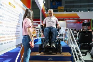 Технология за грижи за възрастни дебютира на изложение в Пекин