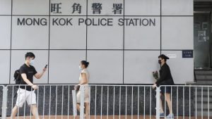 3-ма тийнейджъри бяха арестувани за нападение срещу 17-годишен в тоалетната на търговски център в Хонконг